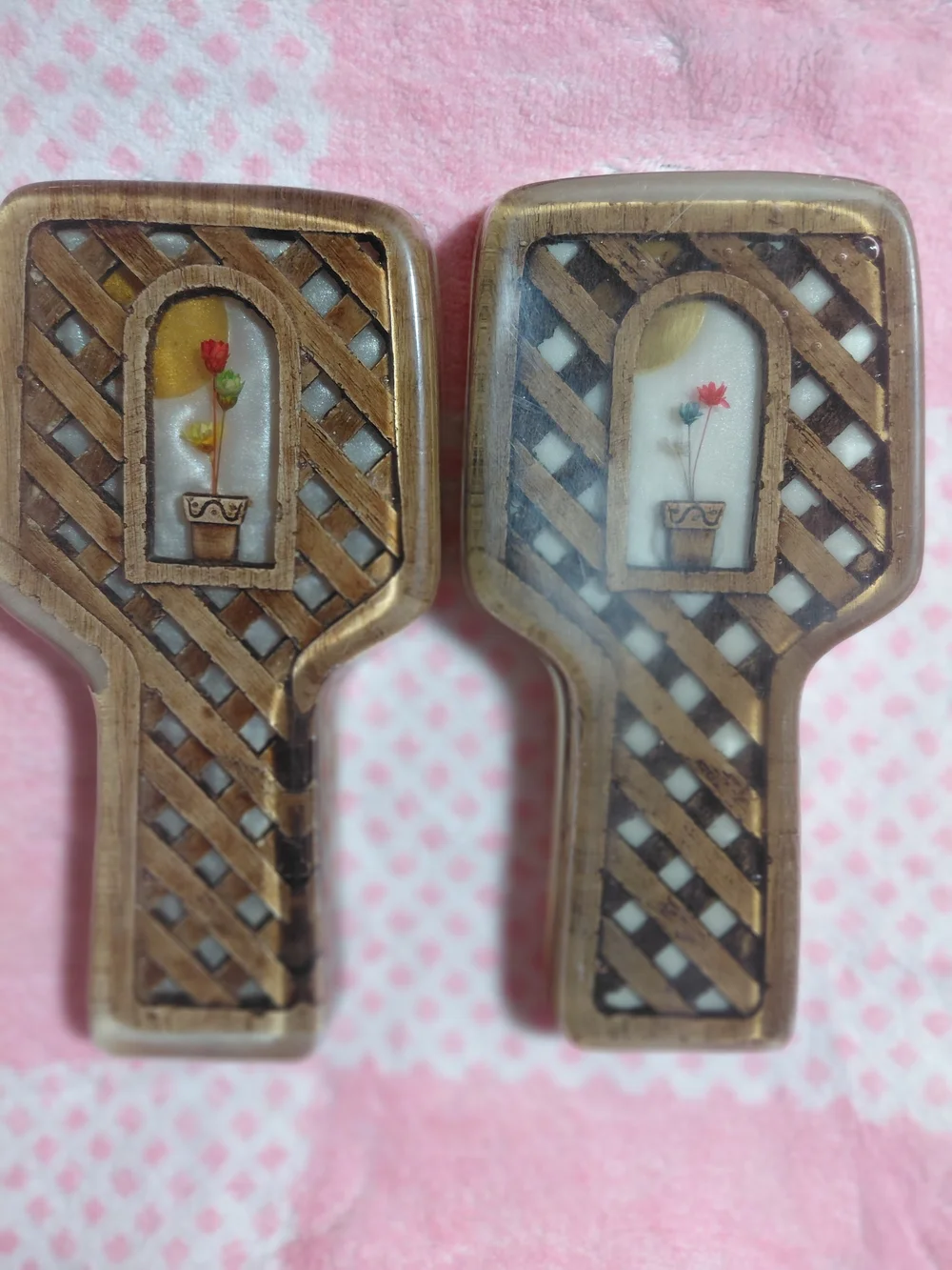 1970's vintage LUCITE Spoon rest with dried flowers, lot of 2